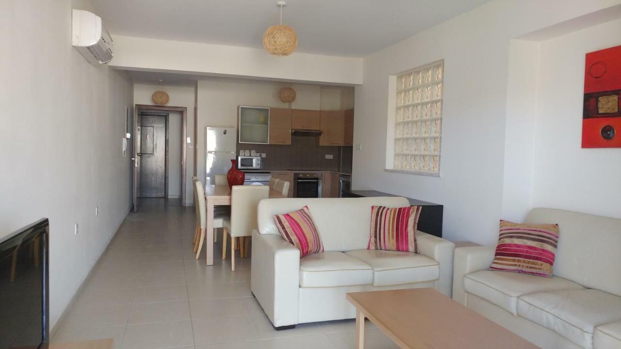 Pyla Gardens A102 Apartment Luaran gambar